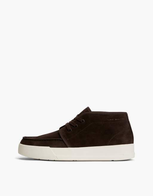Tommy Hilfiger Suede mid-top chukka court trainers in chocolate, 7 of 7