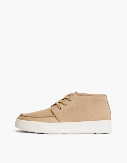 Tommy Hilfiger Suede mid-top chukka court trainers in southern tan, 7 of 7