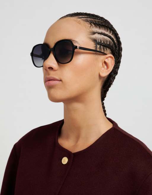 Tommy Hilfiger Sunglasses Tommysungl oversized square sunglasses, black frame, grey shaded gradient lenses in black, 4 of 6