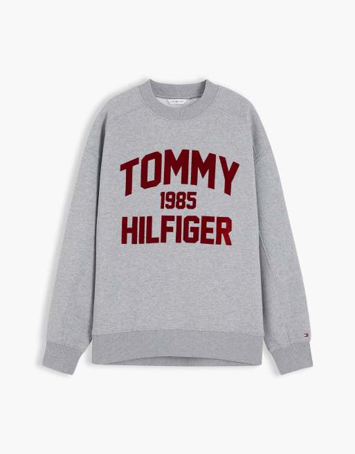 Tommy Hilfiger sweat-shirt oversize gris avec logo varsity floqué, 5 de 6