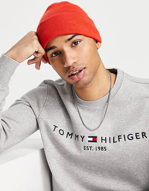 Tommy Hilfiger – Sweatshirt in Grau mit Logo auf der Brust | ASOS