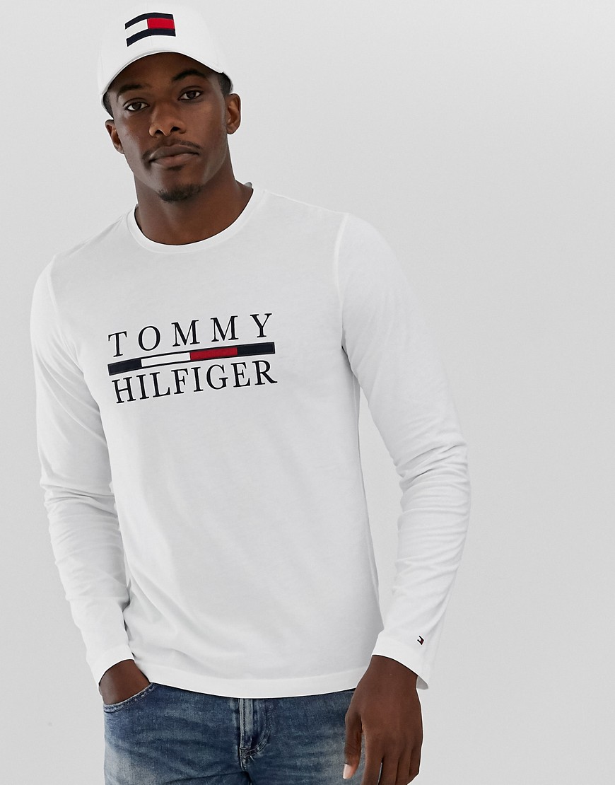 Tommy Hilfiger - T-shirt a maniche lunghe bianca con ampio logo sul petto-Bianco