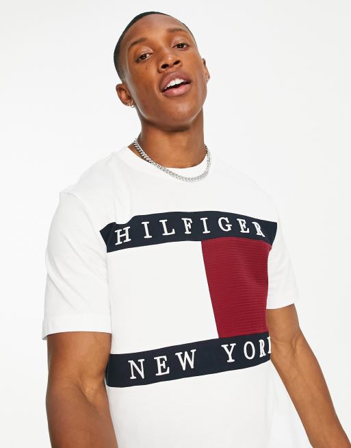 Tommy Hilfiger - T-shirt bianca con bandiera strutturata grande, 3 di 4