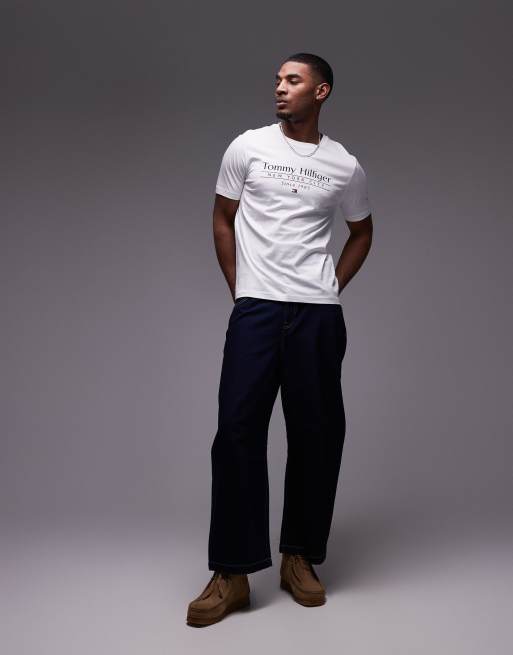 Tommy Hilfiger - T-shirt bianca con logo centrale lineare e sovrapposto, 2 di 4
