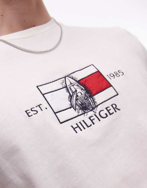 Tommy Hilfiger - T-shirt bianco sporco con bandiera al centro, 4 di 4