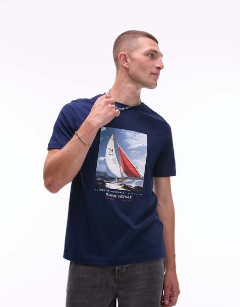 Tommy Hilfiger - T-shirt color blu navy con stampa grafica di barca a vela - view 1