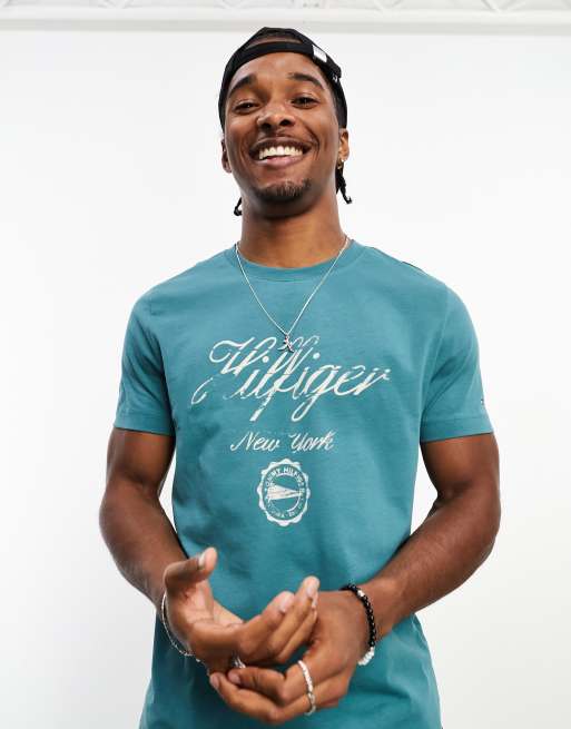 Tommy Hilfiger – T-Shirt in Blau mit ausgeblichener Schrift