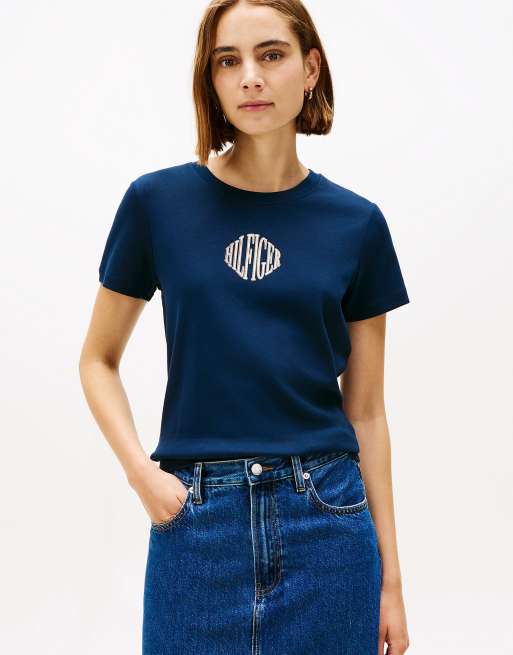 Tommy Hilfiger – T-Shirt in Dunkelblau mit Rundhalsausschnitt und Logo