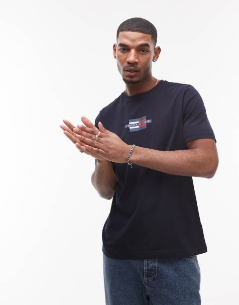 Tommy Hilfiger – T-Shirt in Marineblau mit eckigem Flaggen-Logo - view 1