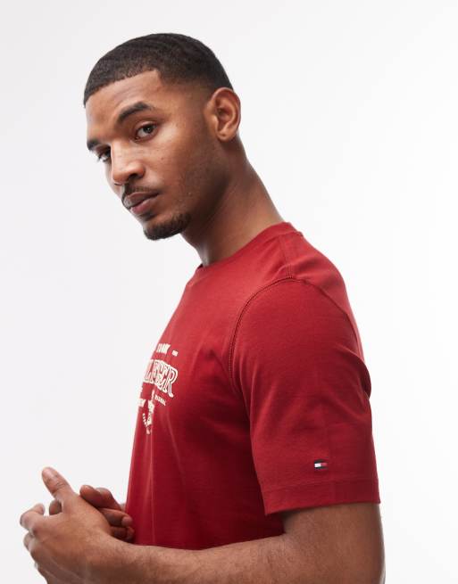 Tommy Hilfiger – T-Shirt in Rot mit Heritage-Grafikprint, 5 von 5