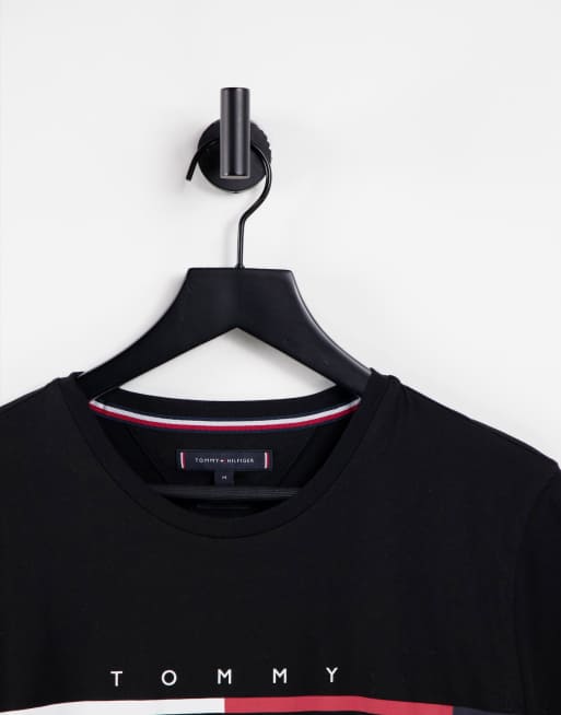 Tommy Hilfiger T Shirt in Schwarz mit geteiltem Markenlogo ASOS