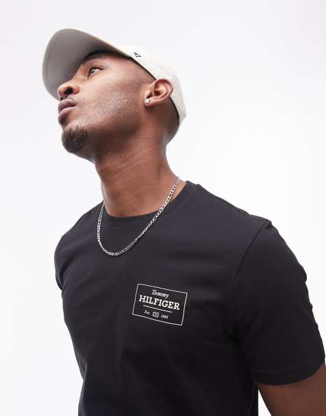 Tommy Hilfiger – T-Shirt in Schwarz mit Logo-Etikett - view 1