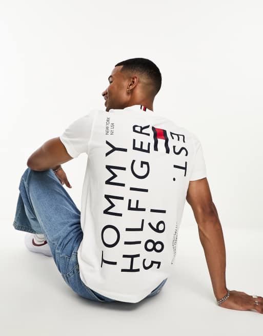 Tommy Hilfiger – T-Shirt in Weiß mit Logo-Grafikaufdruck auf der Brust
