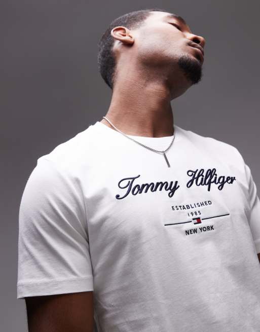 Tommy Hilfiger T Shirt in WeiB mit Logo Schriftzug