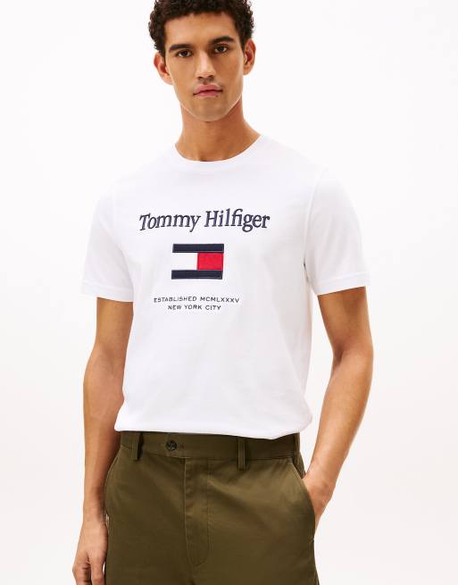 Tommy Hilfiger – T-Shirt in Weiß mit Logostickerei und Rundhalsausschnitt