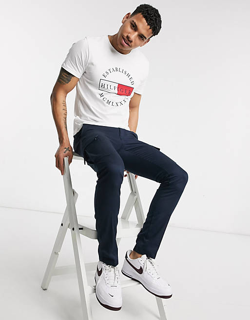 Tommy Hilfiger – T-Shirt in Weiß mit Markenlogo | ASOS