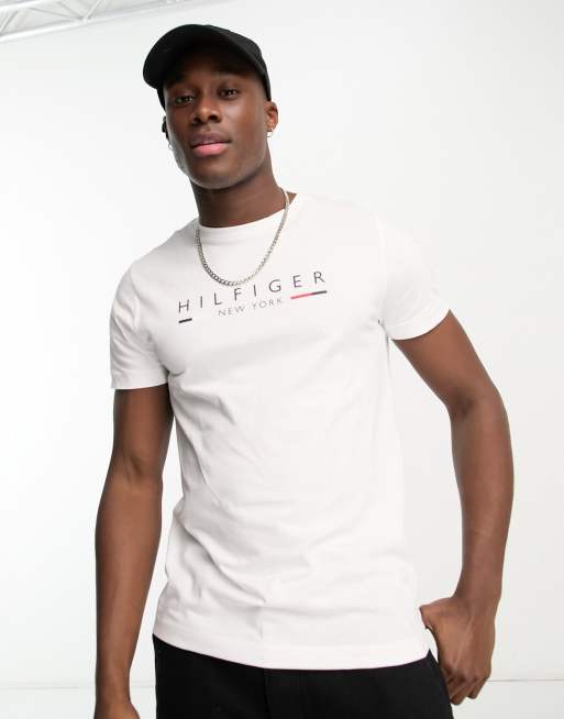 Tommy Hilfiger – T-Shirt in Weiß mit „New York“-Logo