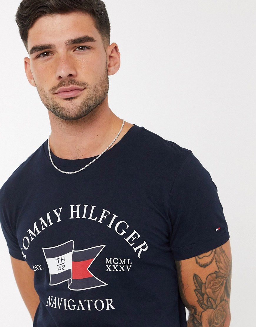 Tommy Hilfiger – T-shirt med flagga-Marinblå