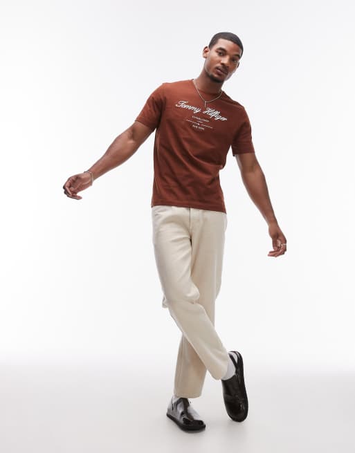 Tommy Hilfiger - T-shirt met geschreven logo in bruin, 4 van 4