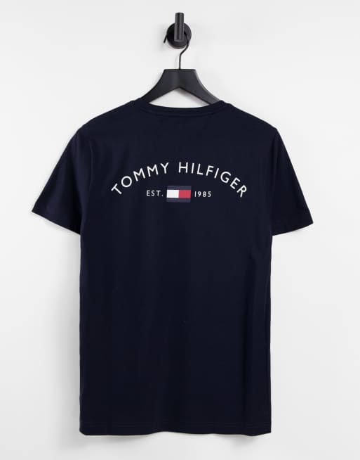 Tommy Hilfiger - T-shirt met print van gebogen vlaglogo op de rug in marineblauw