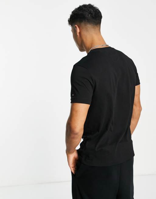 Tommy Hilfiger - T-shirt met verticaal logo in zwart, 2 van 4