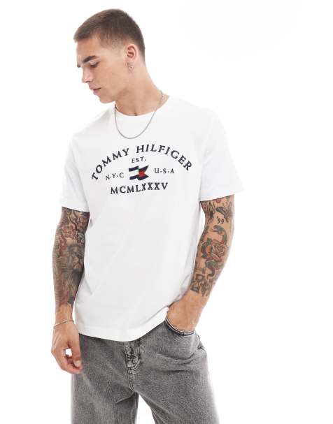 Tommy Hilfiger – T-Shirt mit nautischem Bogenlogo in Weiß - view 1