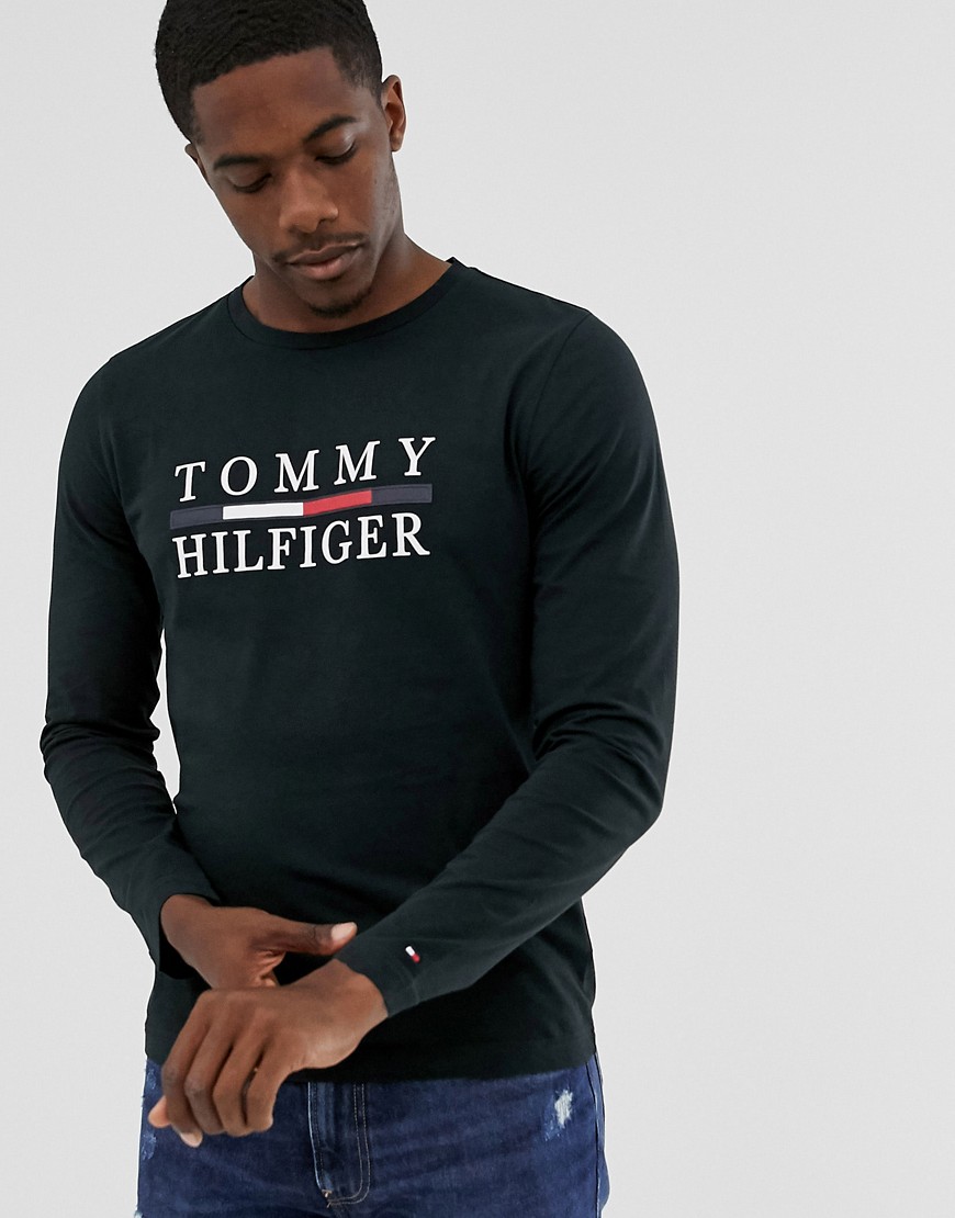 Tommy Hilfiger - T-shirt nera a maniche lunghe con ampio logo sul petto-Nero