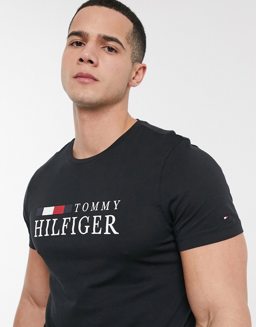 Tommy Hilfiger - T-shirt nera con logo sul petto-Nero
