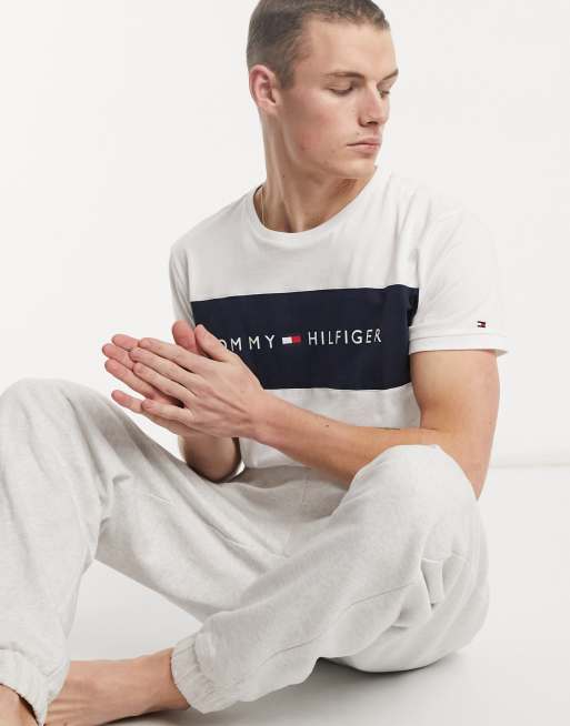 Tommy Hilfiger - T-shirt ras de cou confort avec empiècement contrastant sur le devant et logo - Blanc, 4 de 4