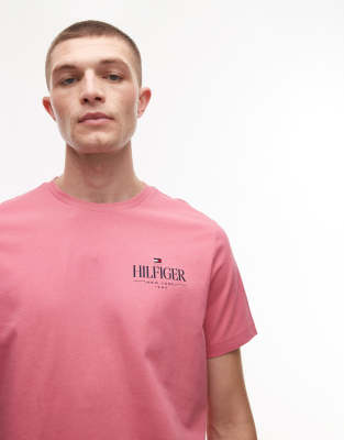 Tommy Hilfiger - T-shirt rosa con logo applicato