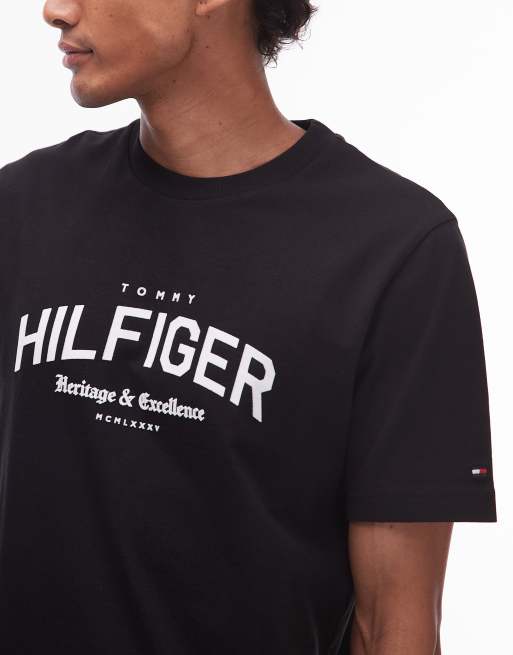Tommy Hilfiger - T-shirt style universitaire avec logo incurvé - Noir, 5 de 5