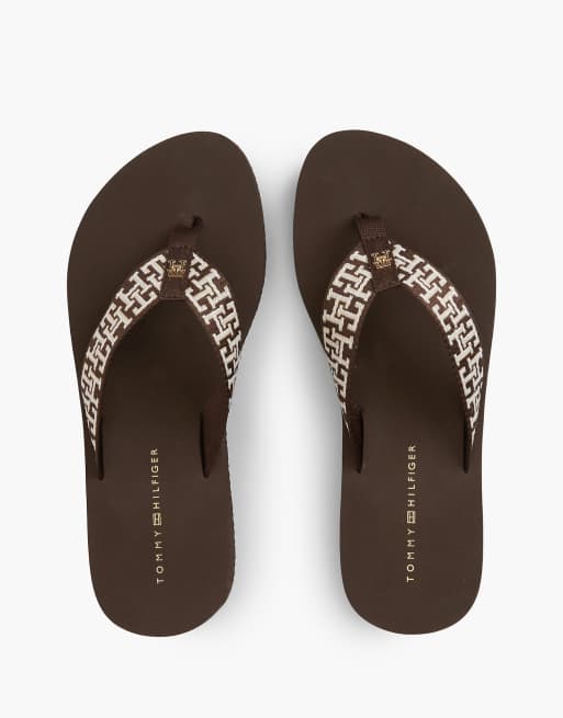 Tommy Hilfiger Th monogram webbing strap wedge flip-flops in dark brown, 3 of 7