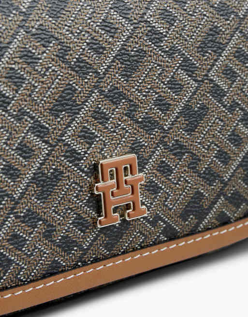 Tommy Hilfiger Th monoplay crossbody saddle bag in brown, 4 of 5