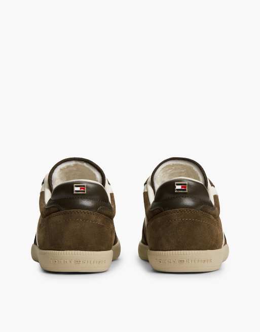 Tommy Hilfiger Th tribeca suede mixed texture enamel flag trainers in fondant brown/soft cream, 4 of 7