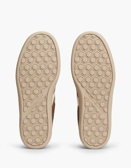 Tommy Hilfiger Th tribeca suede mixed texture enamel flag trainers in fondant brown/soft cream, 5 of 7