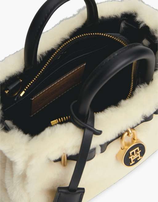 Tommy Hilfiger The american icon Leder-Tasche mit Shearling in Cremeweiß, 5 von 5