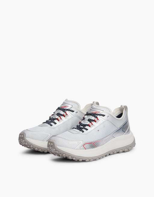 Tommy Hilfiger The canyon waterproof metallic trainers in silver, 2 of 7