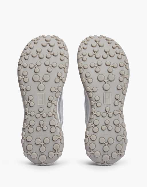 Tommy Hilfiger The canyon waterproof metallic trainers in silver, 5 of 7