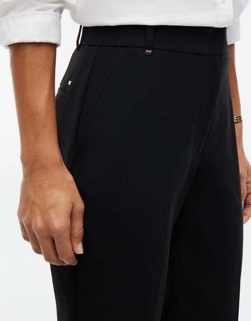 Tommy Hilfiger Travel schmal geschnittene Bootcut-Hose in Schwarz, 3 von 6
