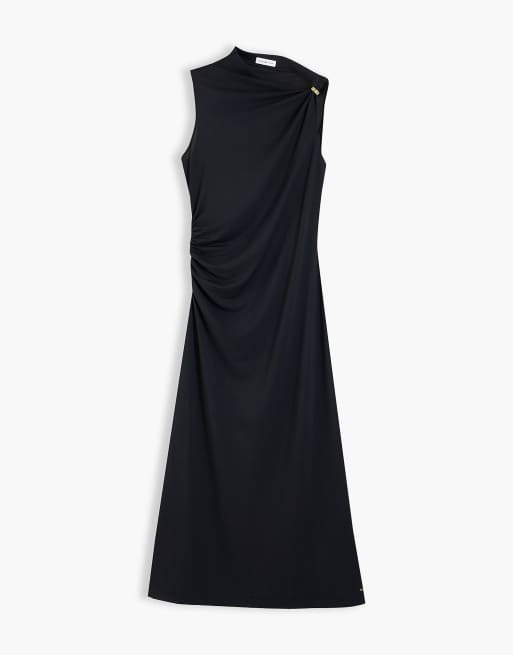 Tommy Hilfiger Twist robe longue ajustée sans manches froncée noire, 5 de 6