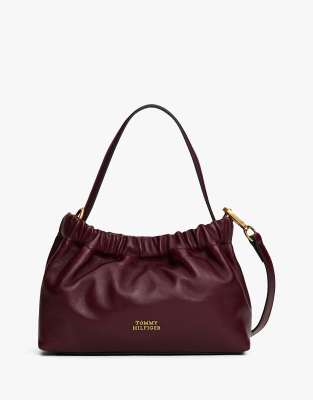 Tommy Hilfiger - Umhängetasche aus weichem Leder in Dunkelbraun mit Logo-Plakette-Rot