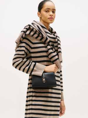Tommy Hilfiger - Umhängetasche in Schwarz mit Th-Monogrammplakette