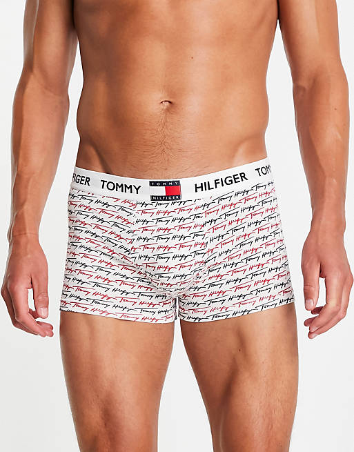 Tommy Hilfiger – Unterhose in Weiß mit durchgehendem Script-Logo-Print und  Flaggenlogo am Bund | ASOS