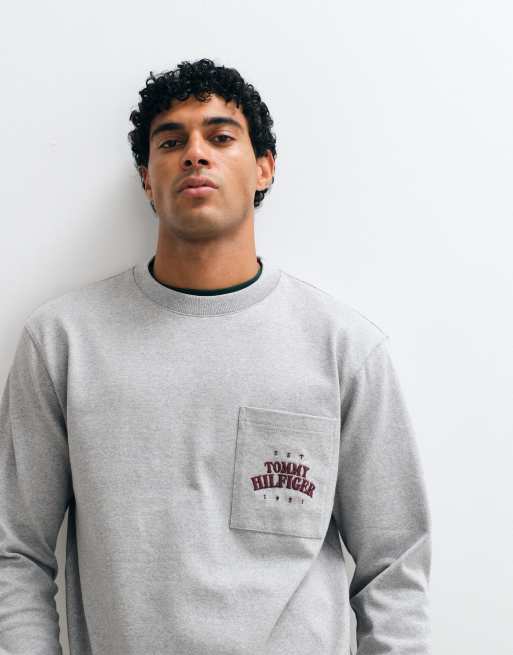Tommy Hilfiger varsity logo long sleeve boxy t-shirt in light gray, 3 of 5