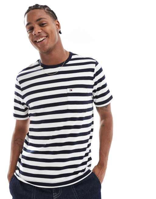 Tommy Hilfiger – Verschiedenfarbiges T-Shirt mit aufgesetzter Tasche und Rundhalsausschnitt