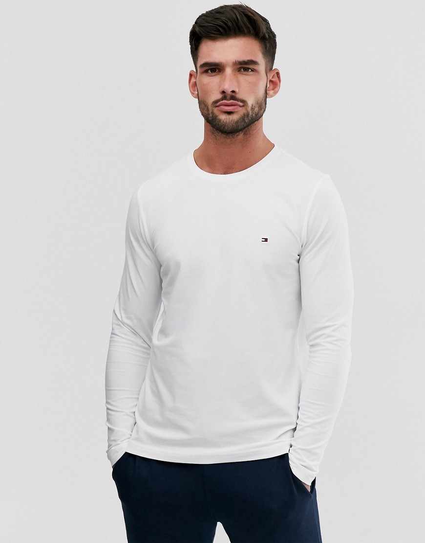 Tommy Hilfiger – Vit långärmad t-shirt med smal passform och klassisk logga