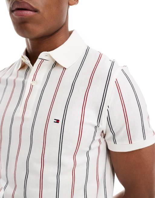 Tommy Hilfiger – Vit, röd och marinblå, randig pikétröja, 2 av 4