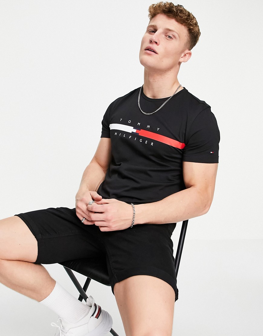 Tommy Hilfiger – Vit t-shirt global rand och logga på bröstet-Svart/a