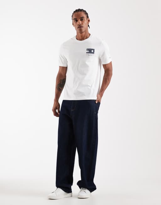 Tommy Hilfiger – Vit t-shirt i regular fit med tryck på bröstet, 2 av 5