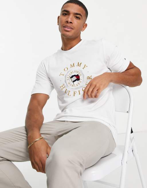 Tommy Hilfiger – Vit t-shirt med broderad logga
